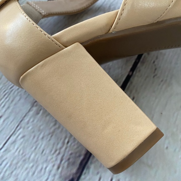 NATURALIZER Sandals - Picture 7 of 7